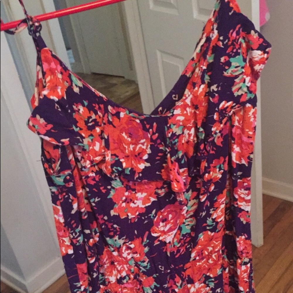 Floral romper with pockets!